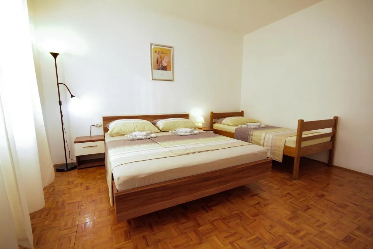 Apartment Dany Near The Sea With Three Bedrooms Pula Croacia