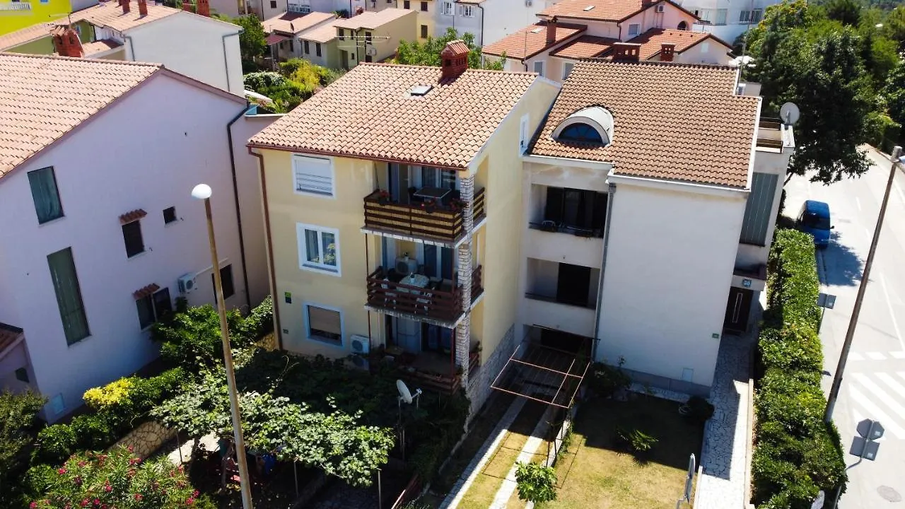 Apartment Dany Near The Sea With Three Bedrooms Pula