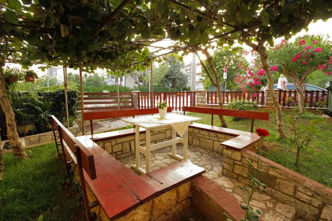 Apartment Dany Near The Sea With Three Bedrooms Pula Croatia