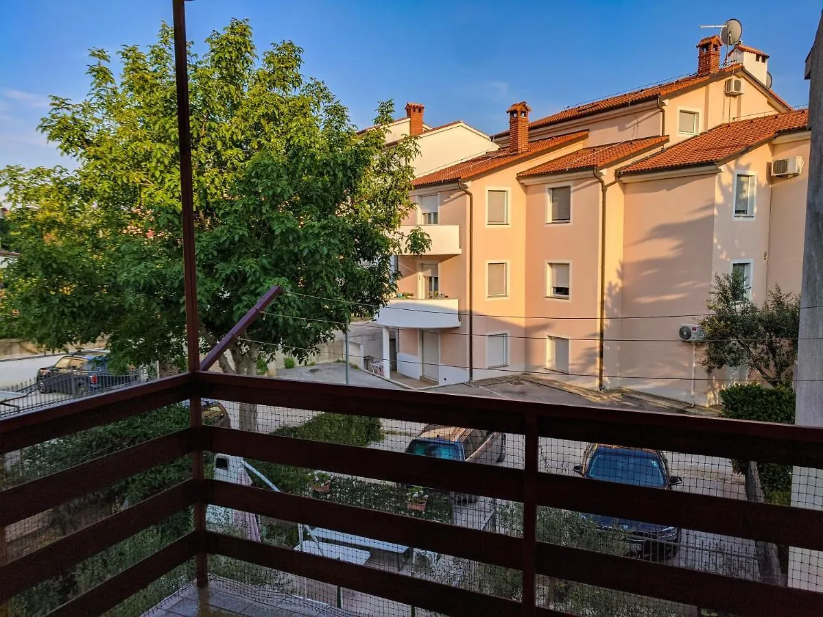 Apartment Dany Near The Sea With Three Bedrooms Pula