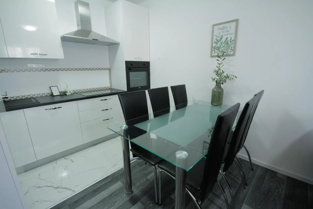 Apartment Dany Near The Sea With Three Bedrooms Pula