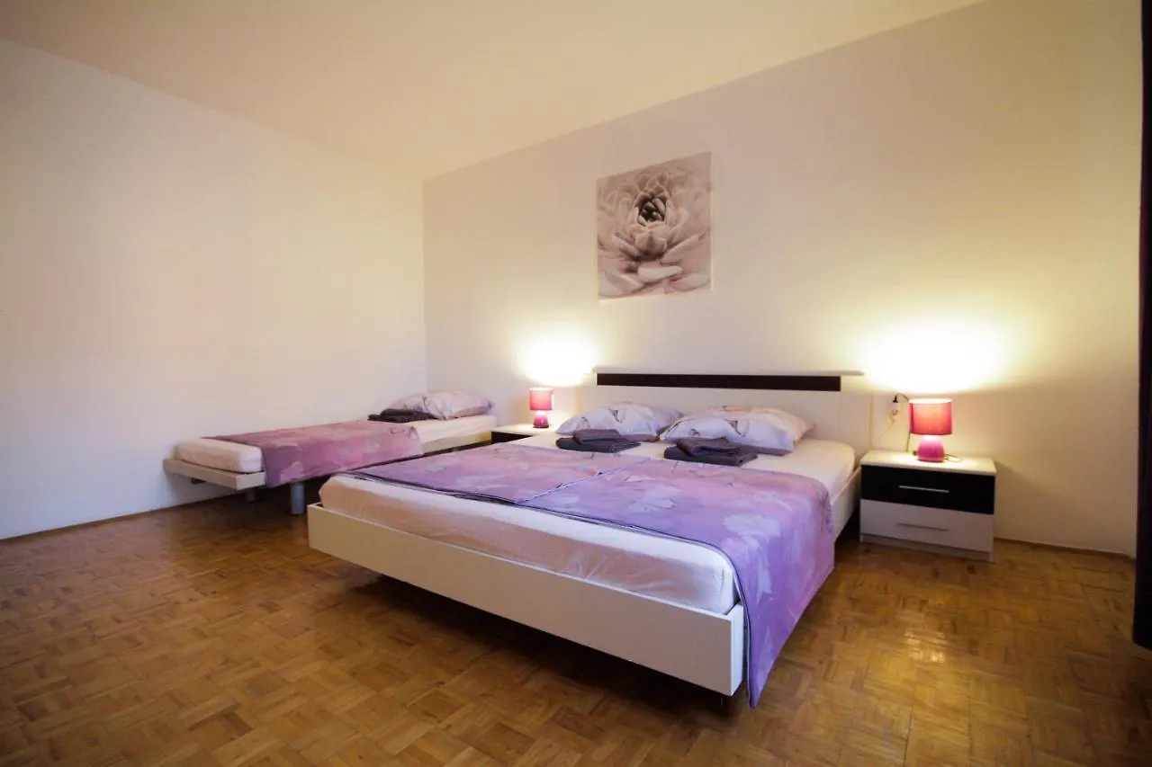 Apartment Dany Near The Sea With Three Bedrooms Pula Croatia