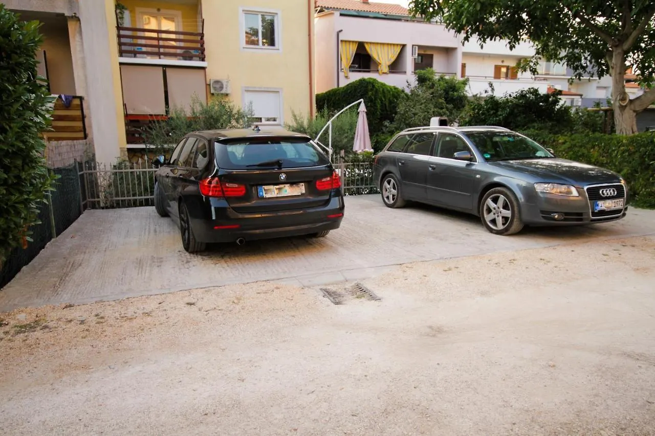 Apartment Dany Near The Sea With Three Bedrooms Pula