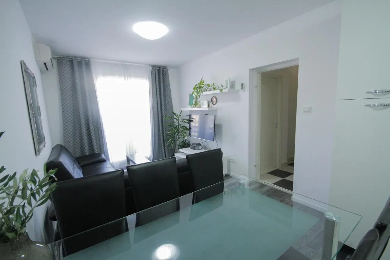 Apartment Dany Near The Sea With Three Bedrooms Pula 0*,  Croatia
