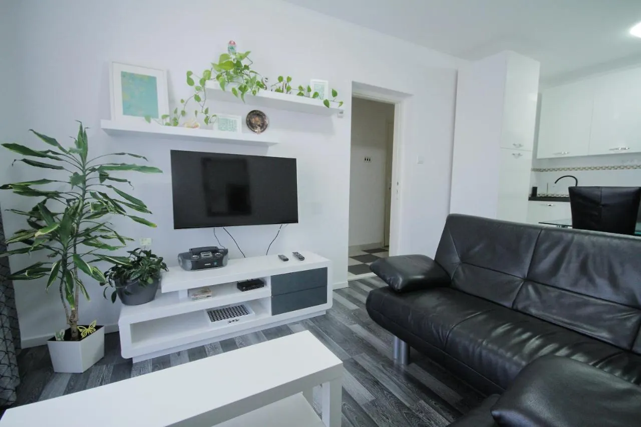 Apartment Dany Near The Sea With Three Bedrooms Pula Croatia
