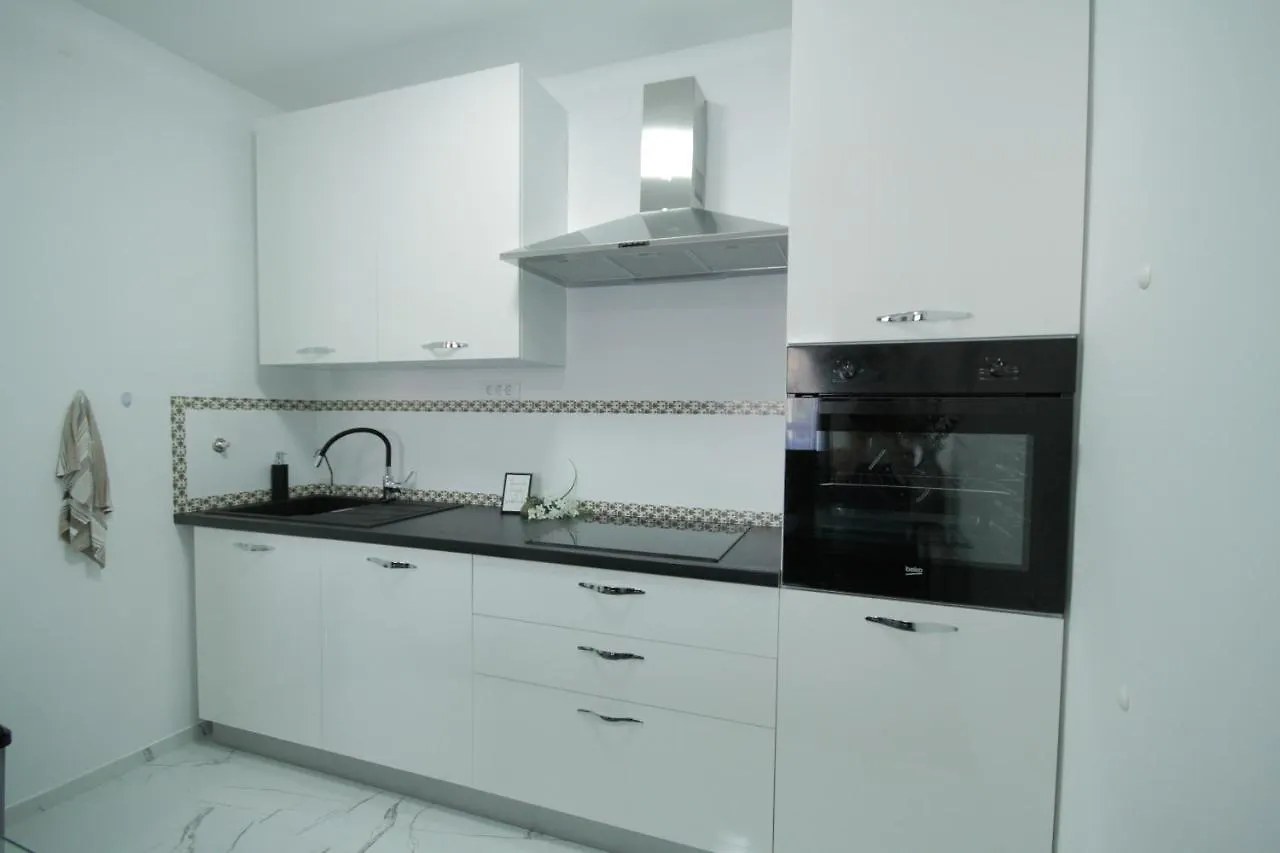 Apartment Dany Near The Sea With Three Bedrooms Pula