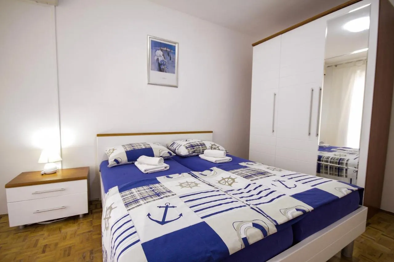 Apartment Dany Near The Sea With Three Bedrooms Pula Croatia