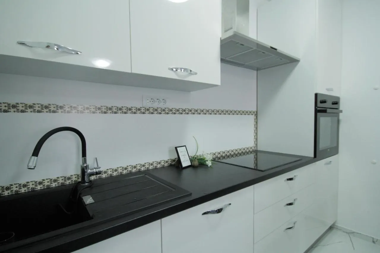 Apartment Dany Near The Sea With Three Bedrooms Pula