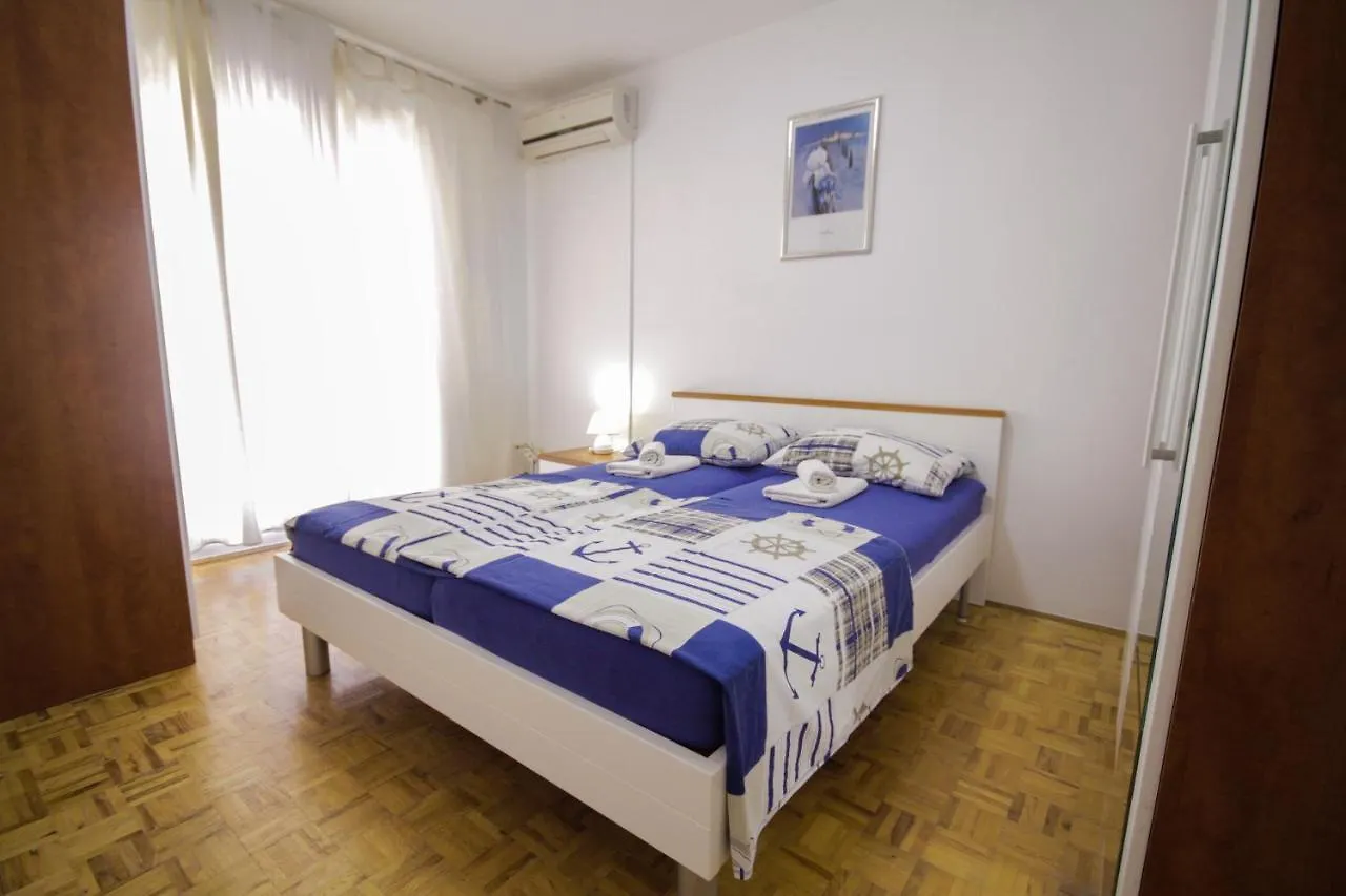 Apartment Dany Near The Sea With Three Bedrooms Pula